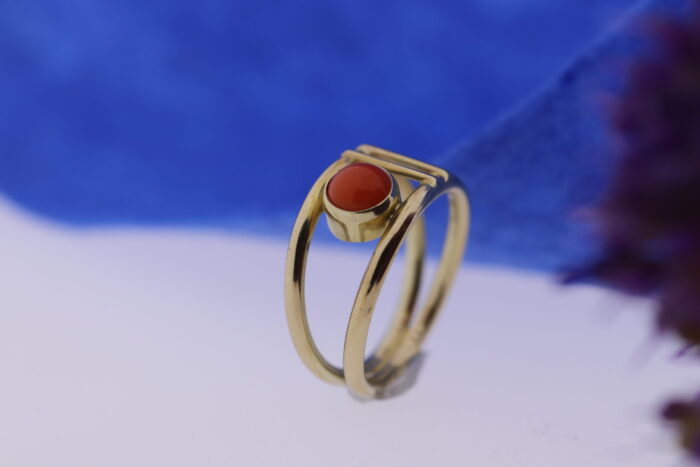 Ring met bloedkoraal