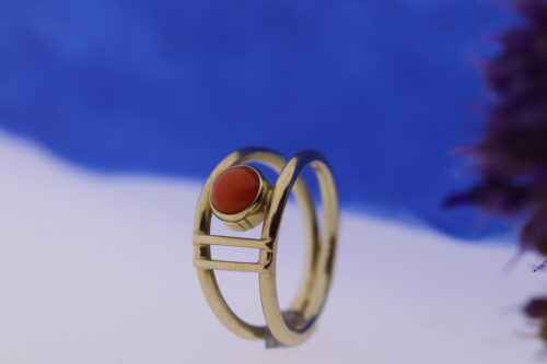 Ring met bloedkoraal