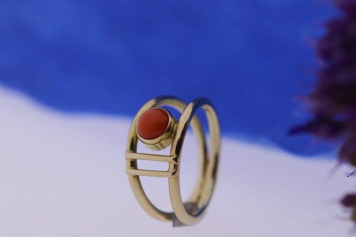 Ring met bloedkoraal
